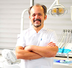 Dr. Med. Dent. Namık Kemal Ayhan (Çene Cerrahı & Implantolog)